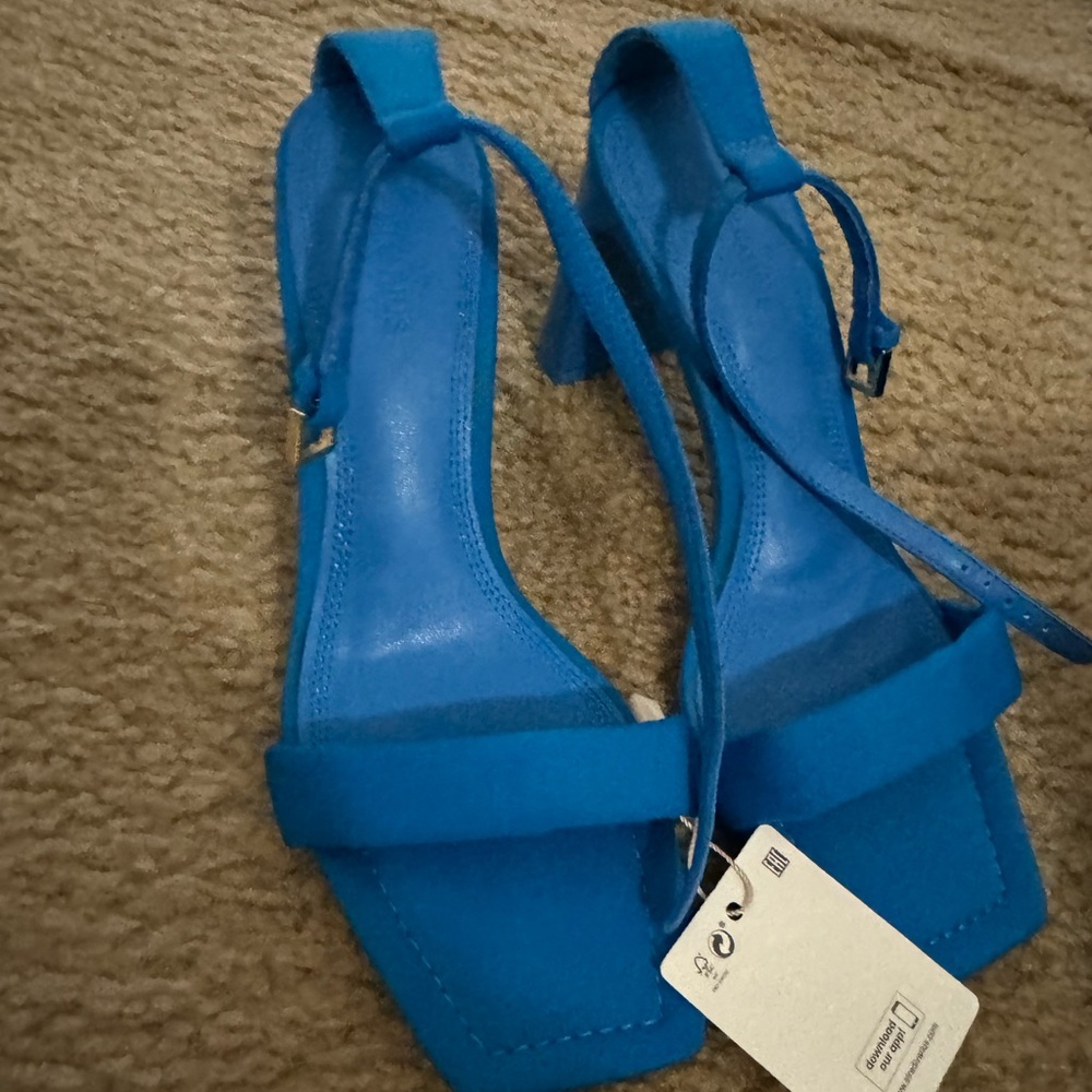 Size 7 blue kitten heels